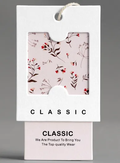 Conception et production d'étiquettes volantes personnalisées pour vêtements, certificat d'étiquette suspendue, carte en papier pour étiquettes C1s, carton blanc ivoire, boîte en papier