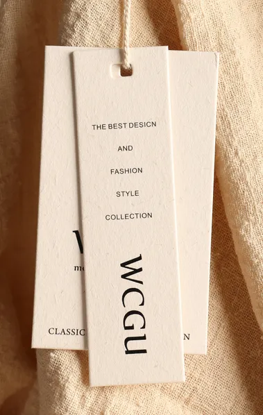 Conception d'étiquettes de vêtements sur carte blanche personnalisée, production, étiquette de vêtements, certificat d'impression d'étiquettes de conformité C1s White Ivory Board Paper Box Board
