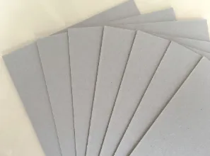 Planche grise pour la fabrication de boîtes