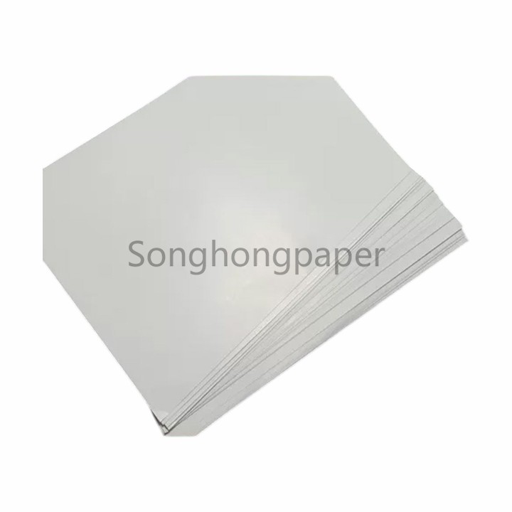 Papier à revêtement brillant en pulpe vierge